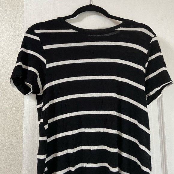 Stripped white and black top ! <3 - Picture 2 of 5